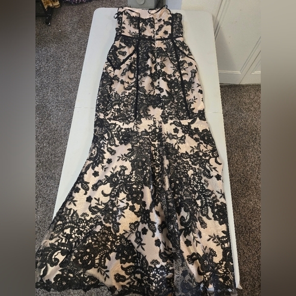 Decode Black and cream Strapless Maxi Gown size 2 Pre-Loved. - Picture 3 of 6